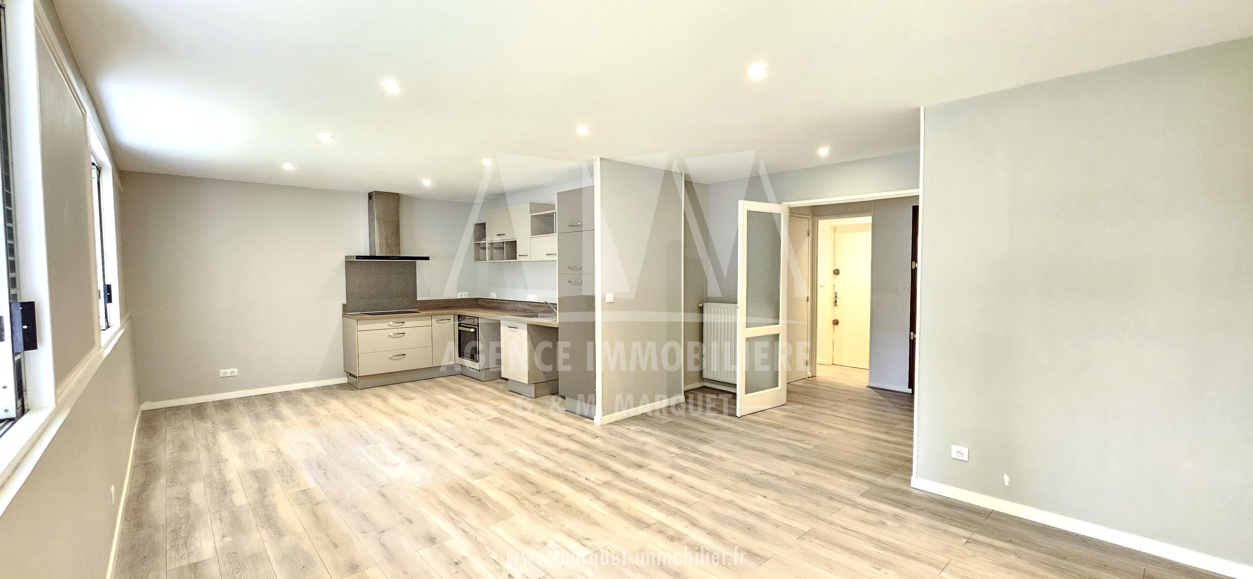 ANGOULEME - JARDIN VERT - APPARTEMENT EN RDC DE 98,22 m² AVEC EMPLACEMENT PARKING, CAVE ET ACCES PARC ET PISCINE