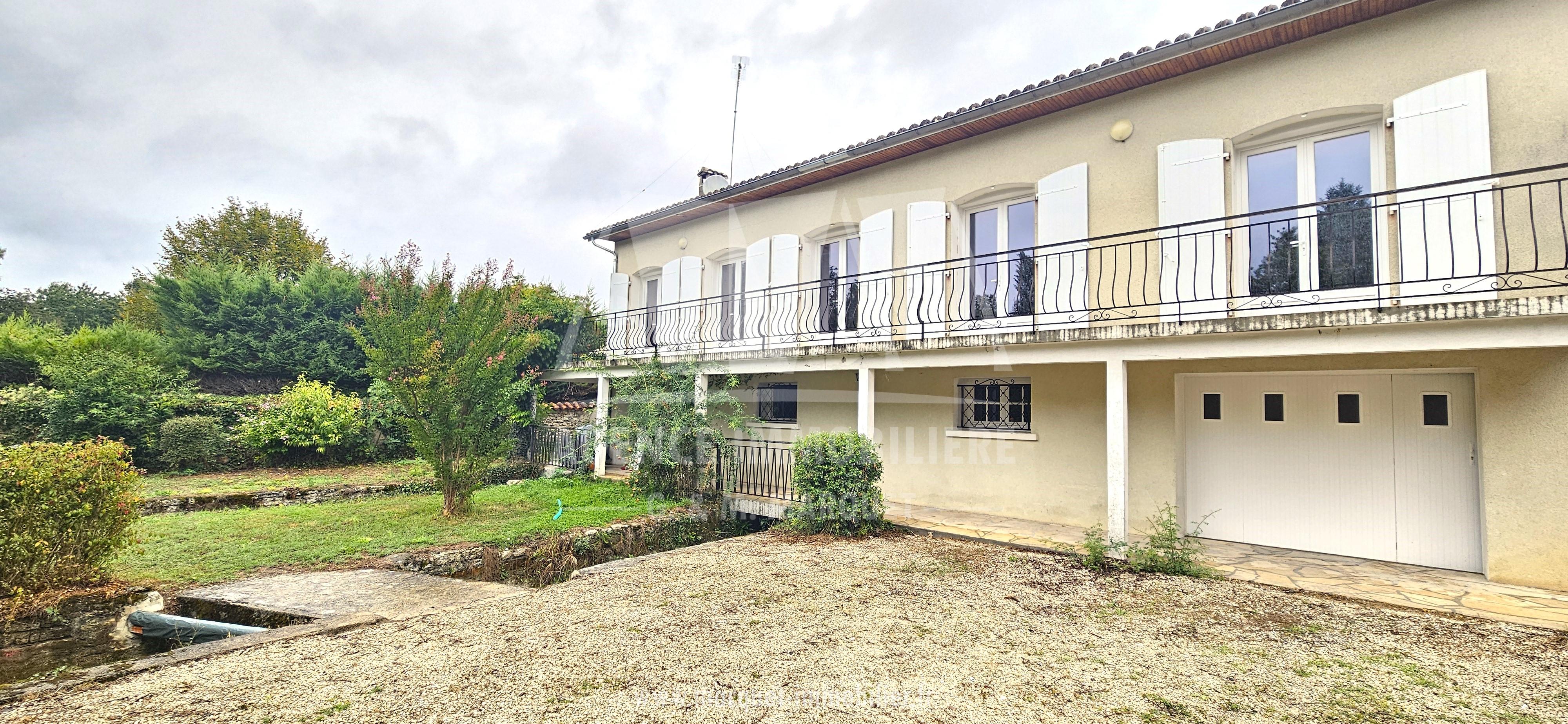 MAISON T4 SUR SOUS-SOL AVEC PARC BORDÉ PAR COURS D'EAU ET GARAGE
