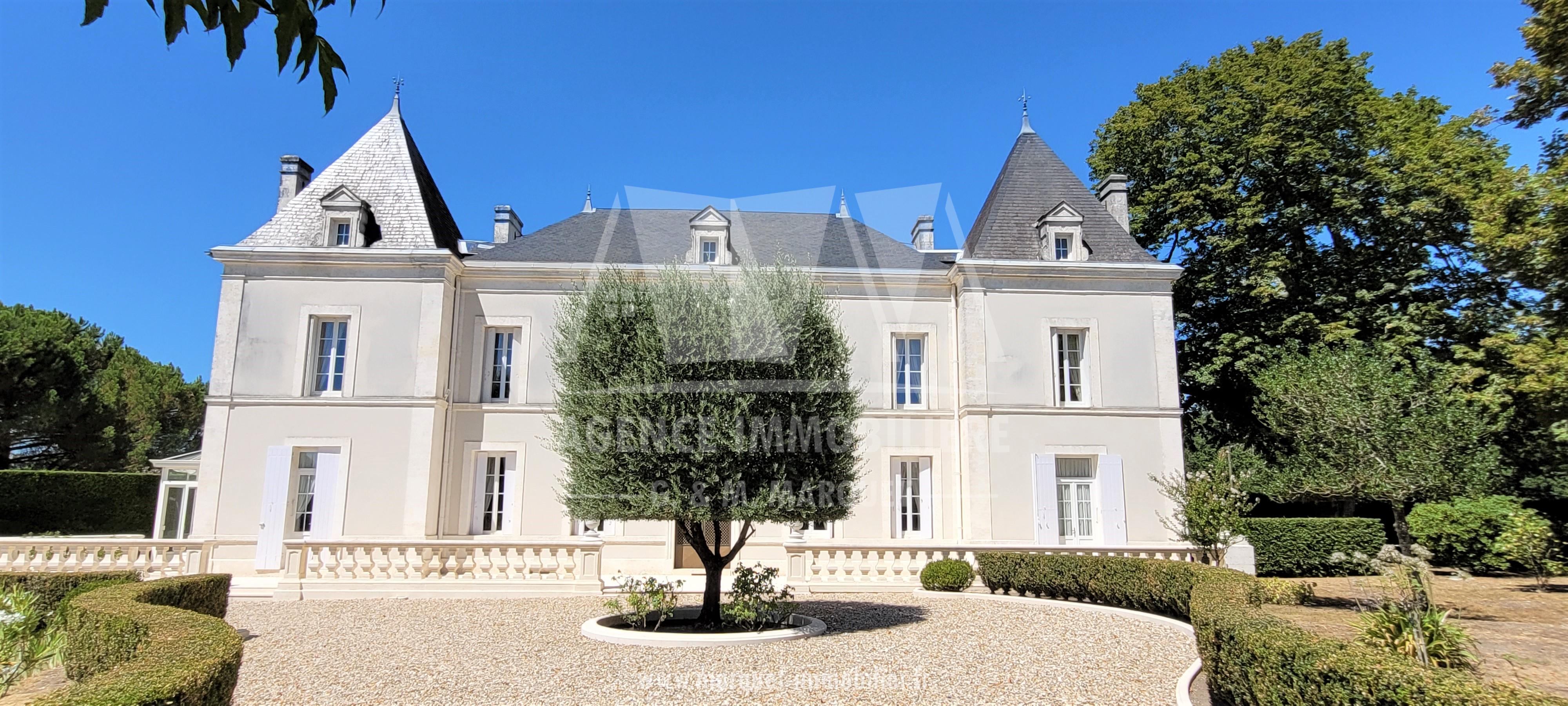 LOGIS AVEC DEPENDANCE ET MAGNIFIQUE PARC