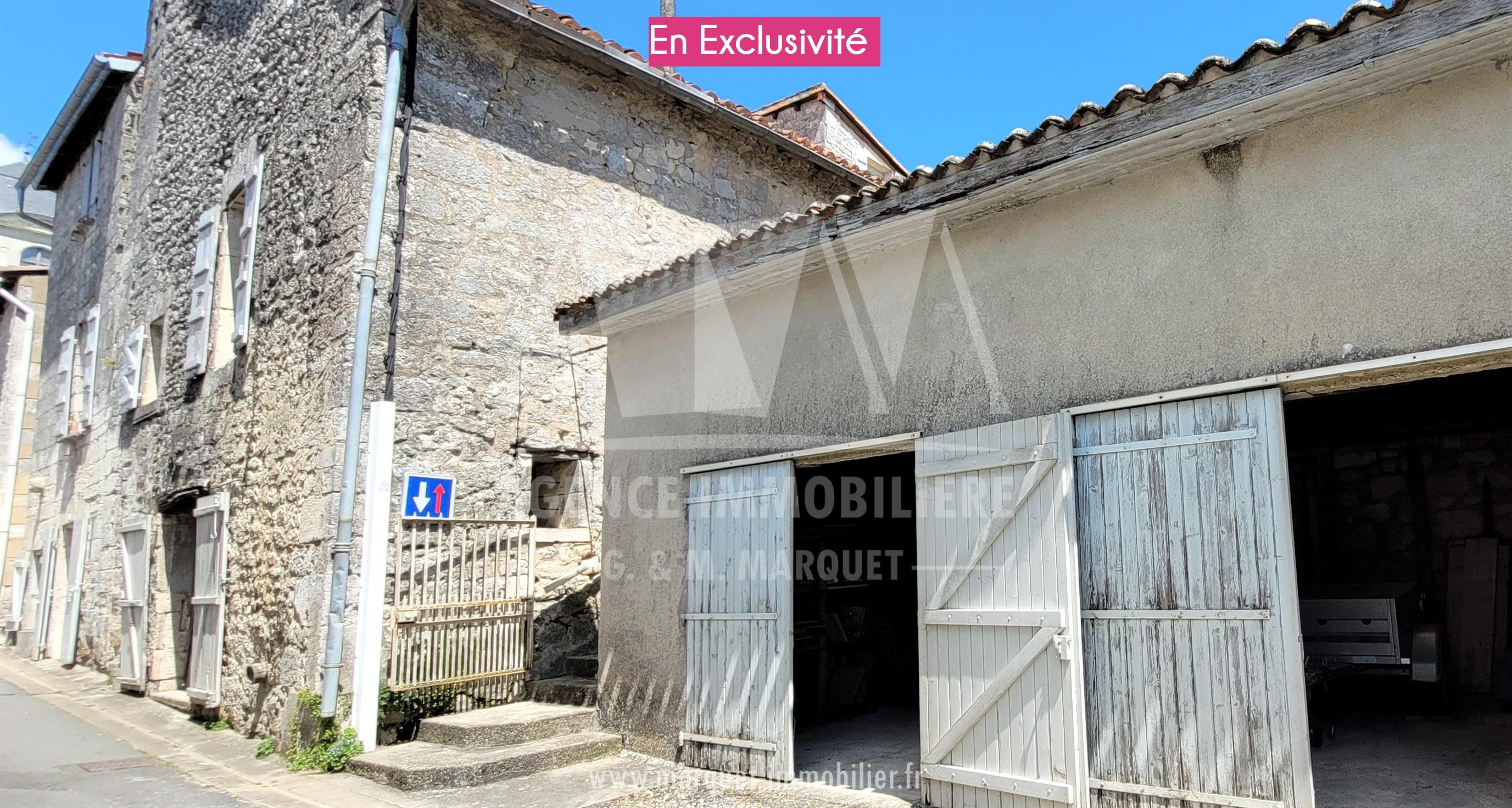 MAISON EN PIERRES A RENOVER - VILLEBOIS-LAVALETTE