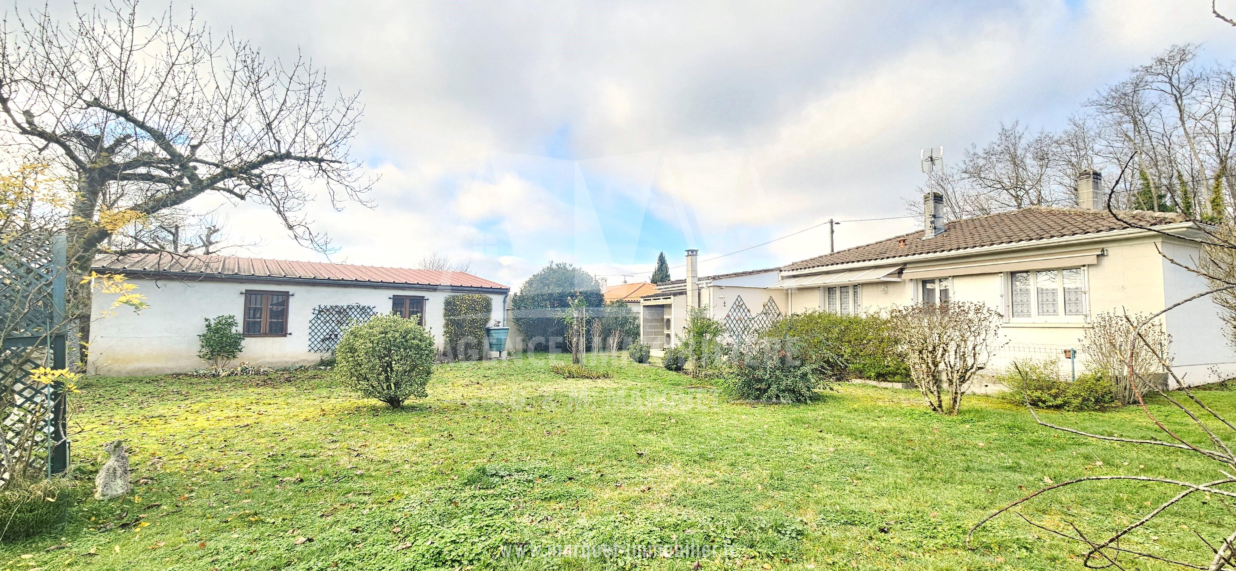 NERSAC - 10 MINUTES ANGOULEME - PAVILLON DE PLAIN-PIED DE 79,22 m², GARAGE, DEPENDANCE ET TERRAIN CLOS