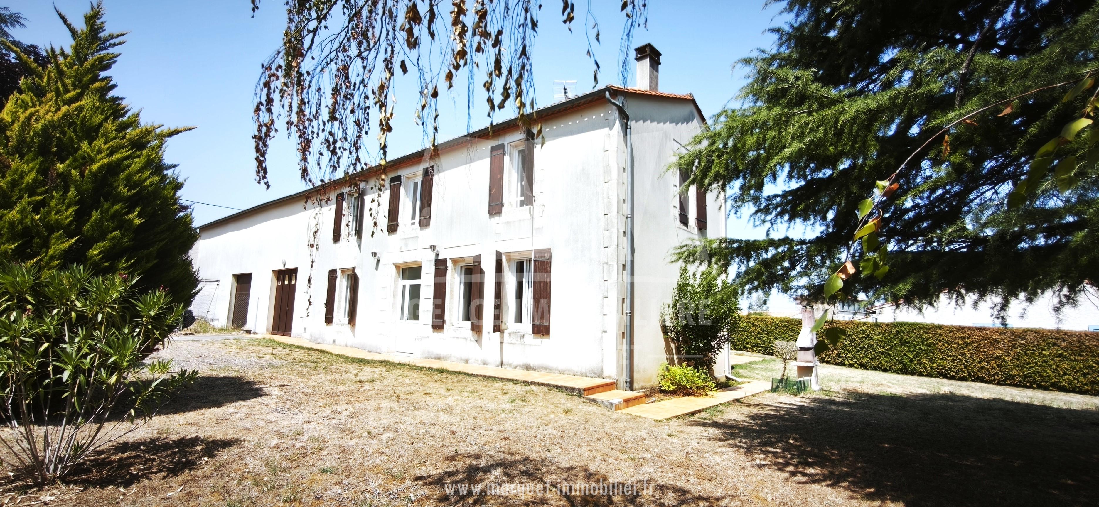 SAINT YRIEIX - MAISON T6 DE 156,13 m² AVEC GARAGE ET TERRAIN CLOS